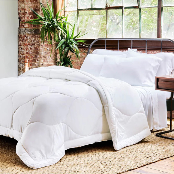 NEW! Buffy Cloud Comforter King Cal King White 300 Thread Count $235 msrp I13-1 - Picture 1 of 8